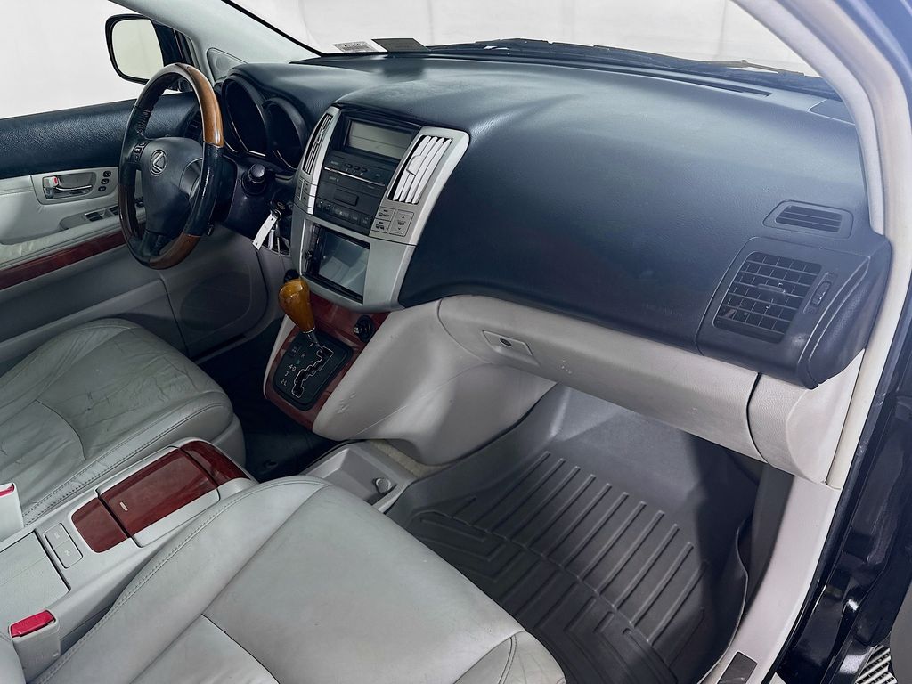 Used 2005 Black Lexus 330 image 27