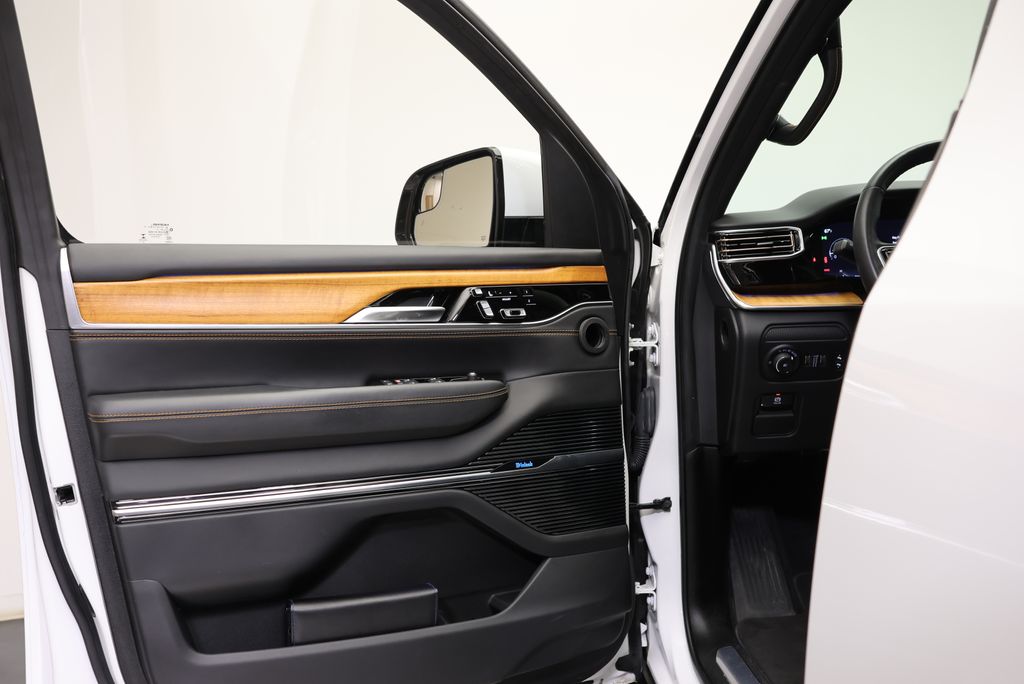 Thumbnail: 2022 Jeep Grand Wagoneer - 31