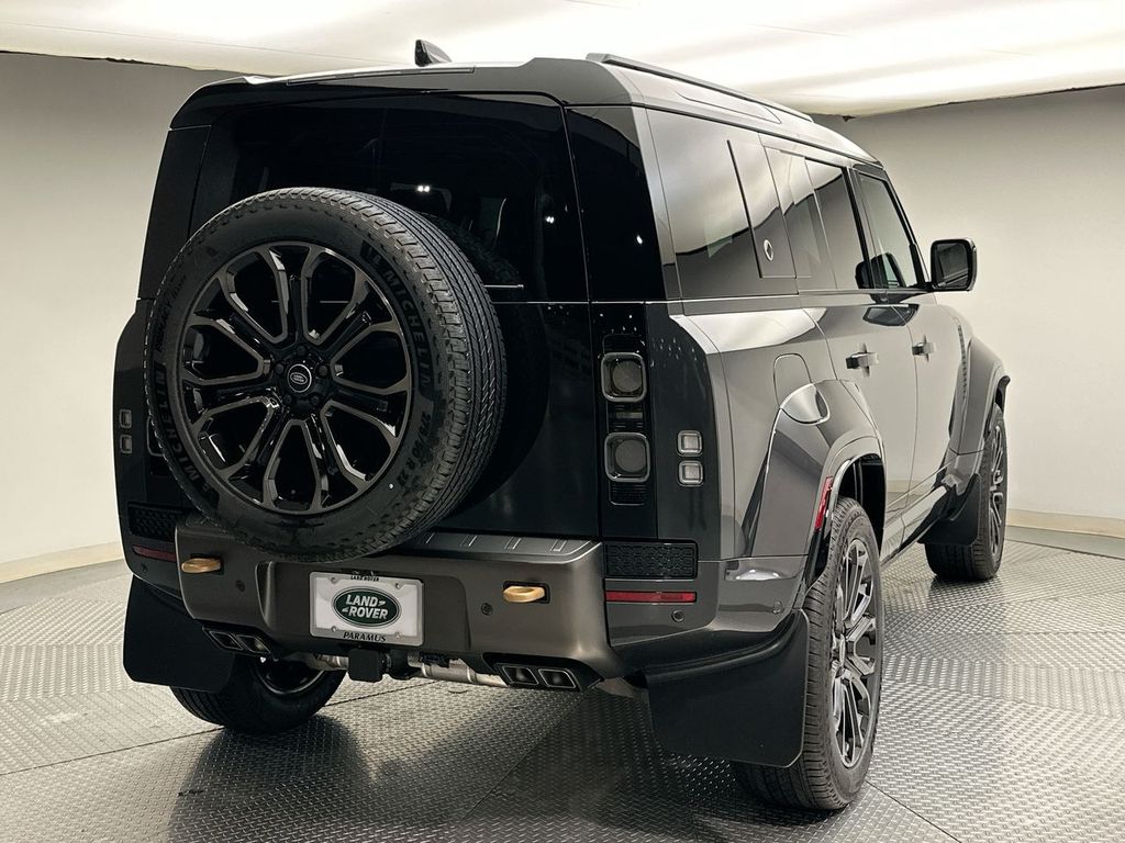 2025 Land Rover Defender 110 3