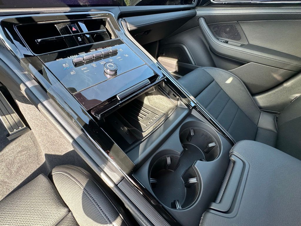 Thumbnail: 2026 Porsche Panamera - 28