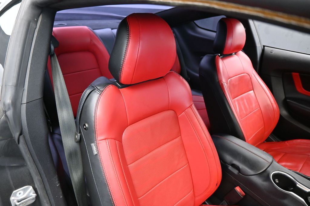 Used 2020 Magnetic Ford GT Premium image 30