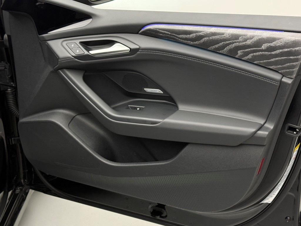 Thumbnail: 2025 Audi e-tron S - 16