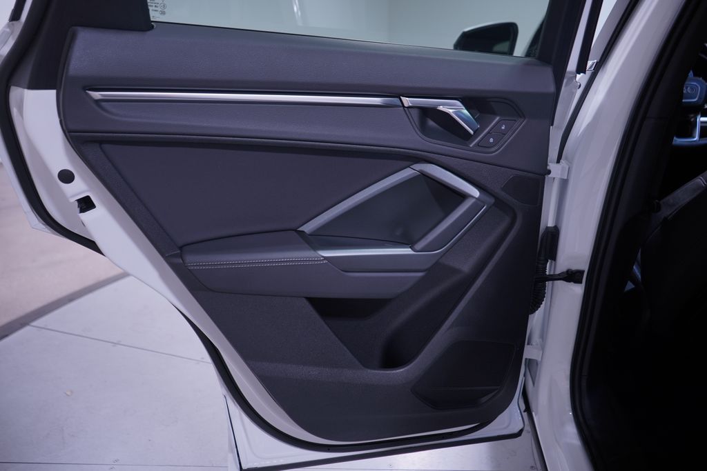 Thumbnail: 2019 Audi Q3 - 15