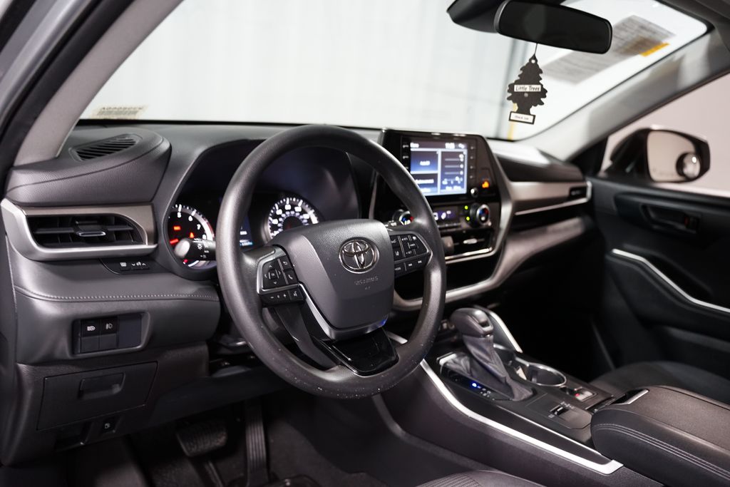 Thumbnail: 2021 Toyota Highlander - 7