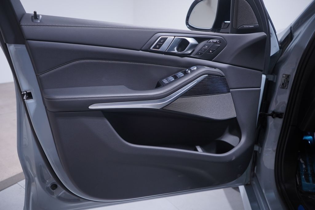 2025 BMW X7 M60i 17