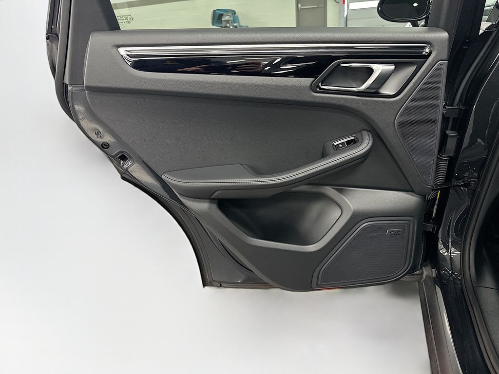 Thumbnail: 2025 Porsche Macan - 26