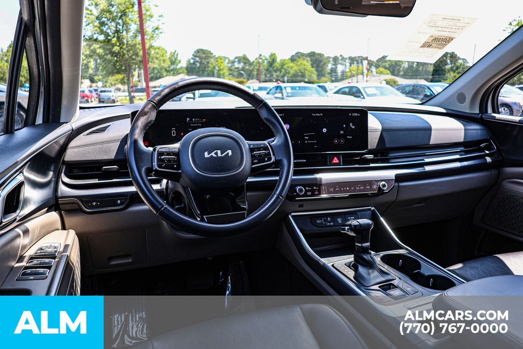 Used 2025 White Kia LXS image 28