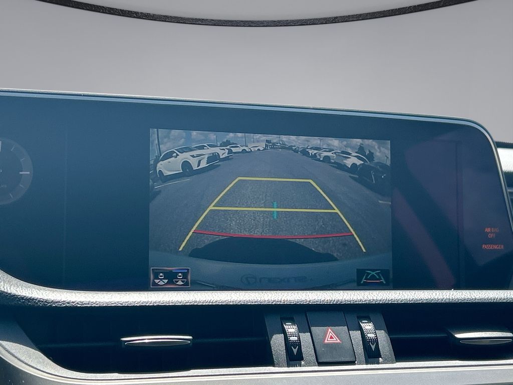 Thumbnail: 2021 Lexus ES - 23