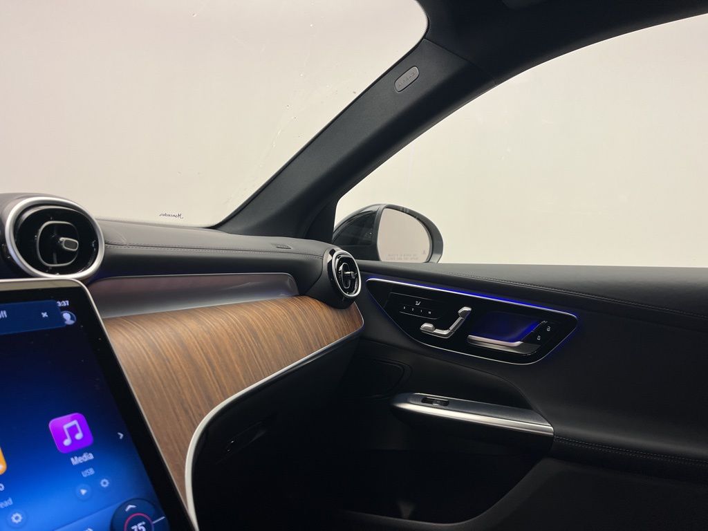 Thumbnail: 2025 Mercedes-Benz GLC - 21