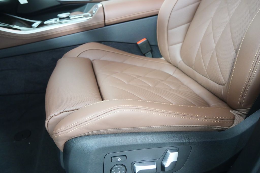 Thumbnail: 2026 BMW X5 - 10