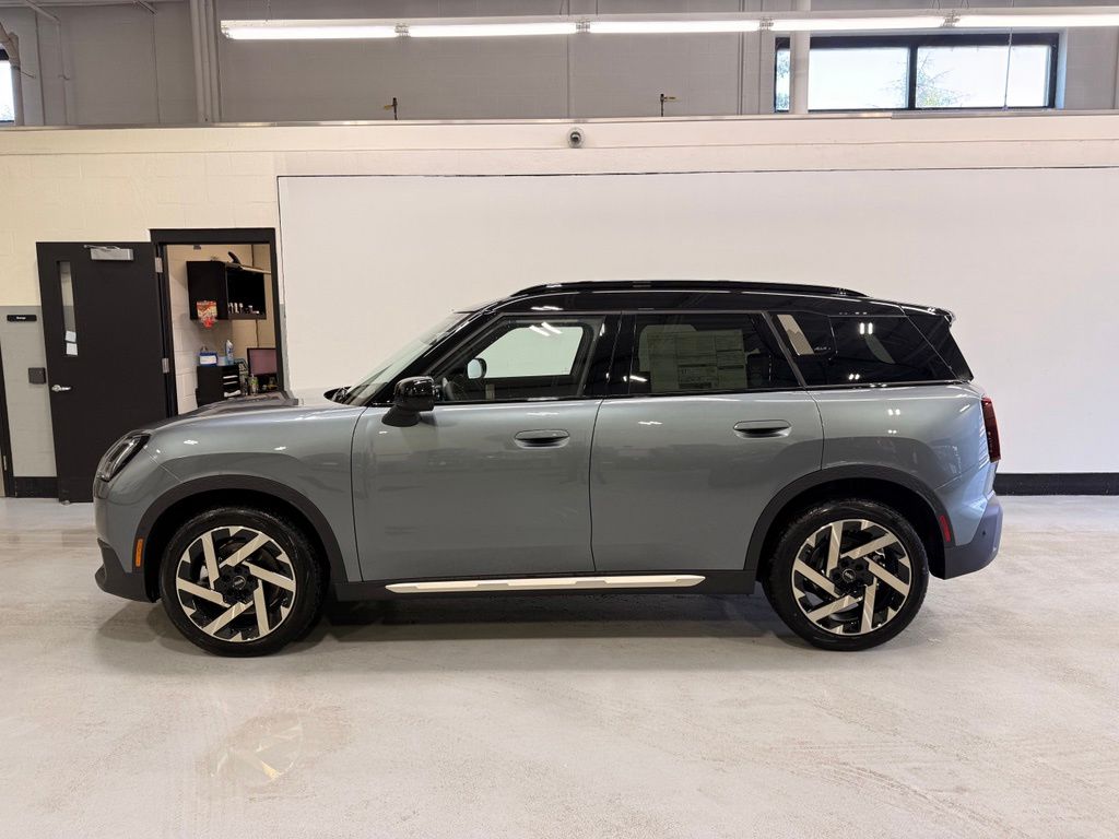 Thumbnail: 2027 MINI Cooper Countryman - 2