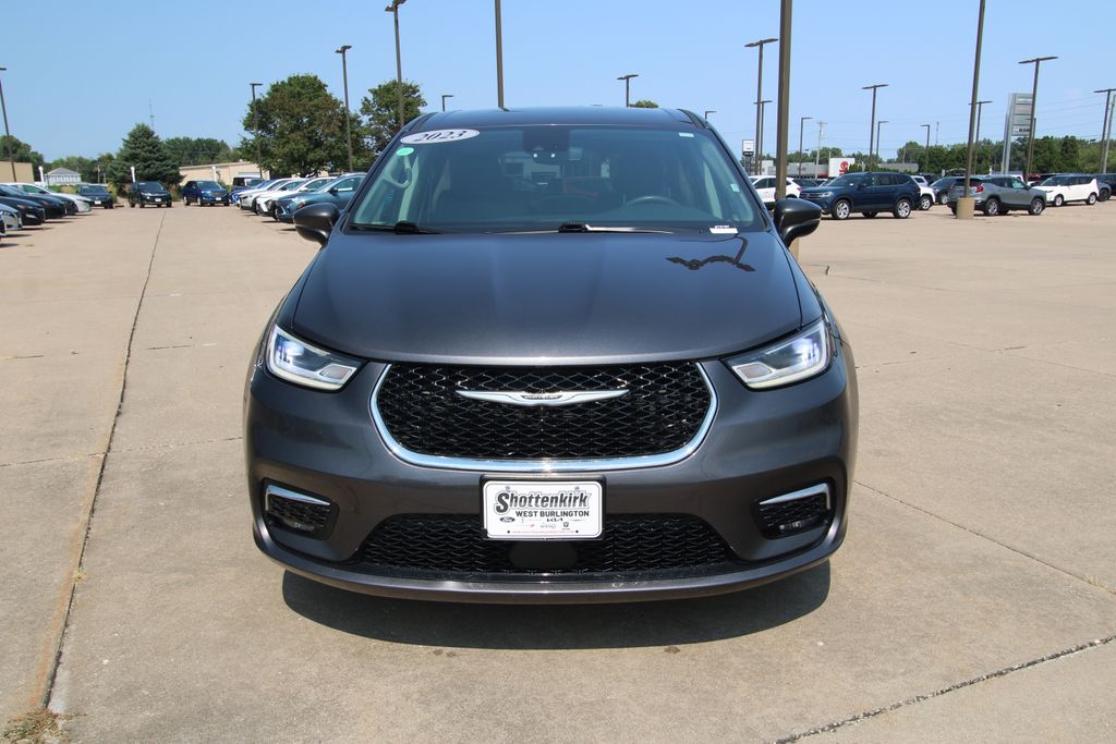 Used 2023 Chrysler Pacifica Van