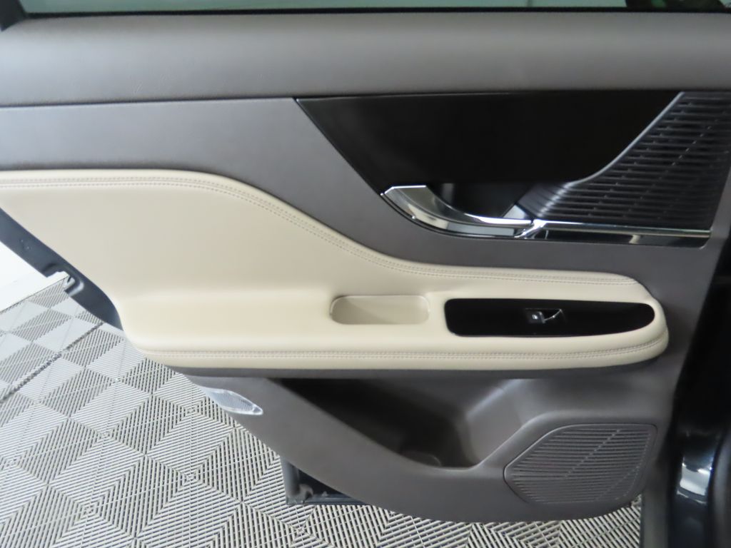 2022 Lincoln Corsair Reserve 27