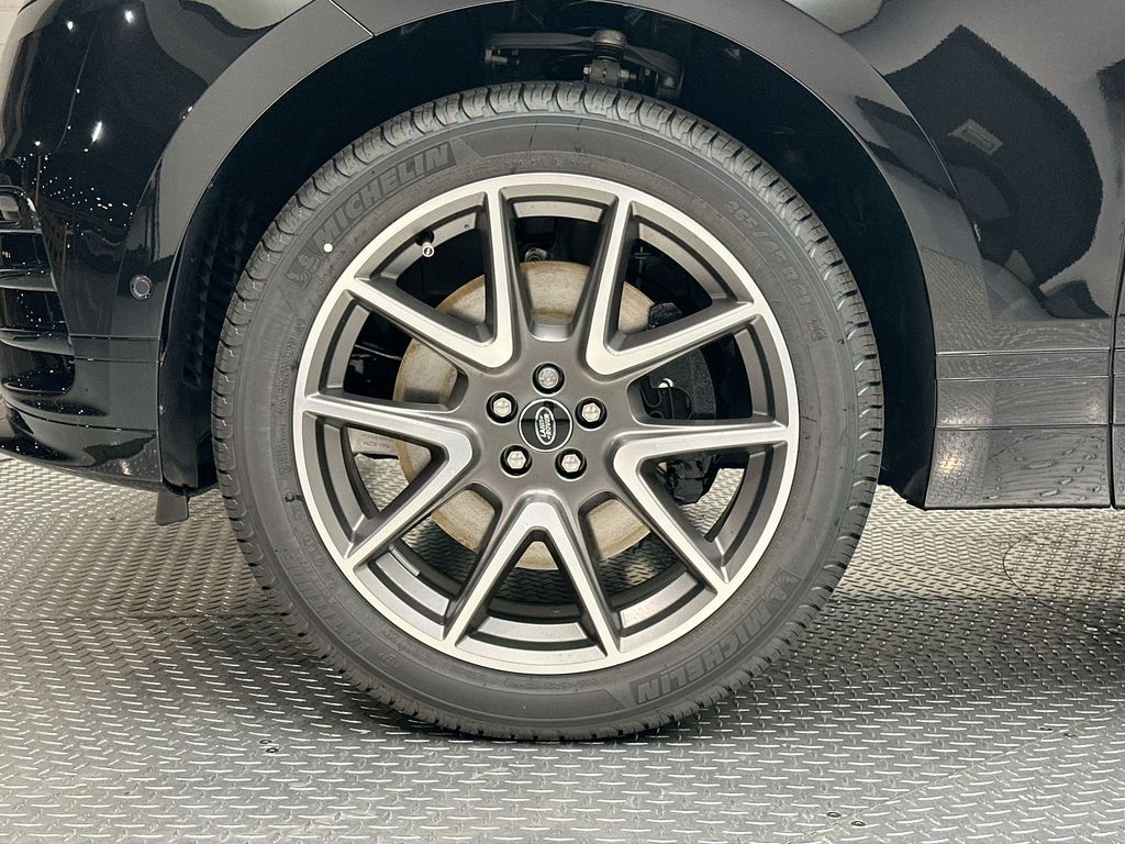 2026 Land Rover Range Rover Velar Dynamic SE 4