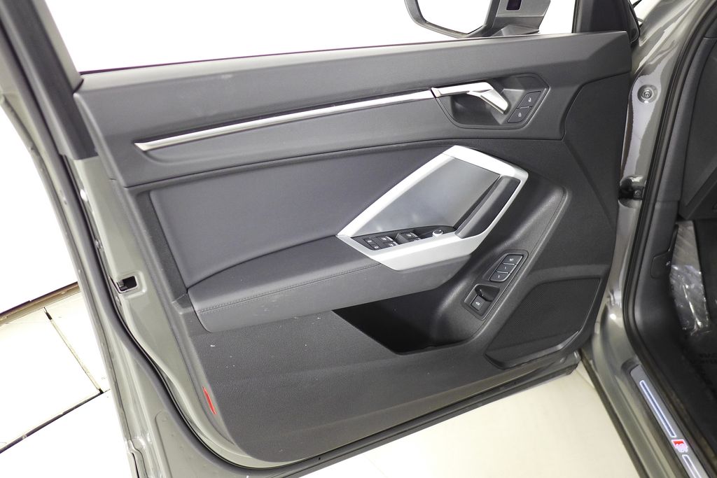 Thumbnail: 2022 Audi Q3 - 11