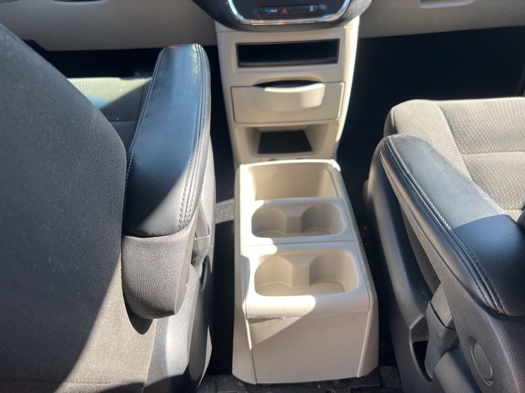 Thumbnail: 2016 Dodge Grand Caravan - 17