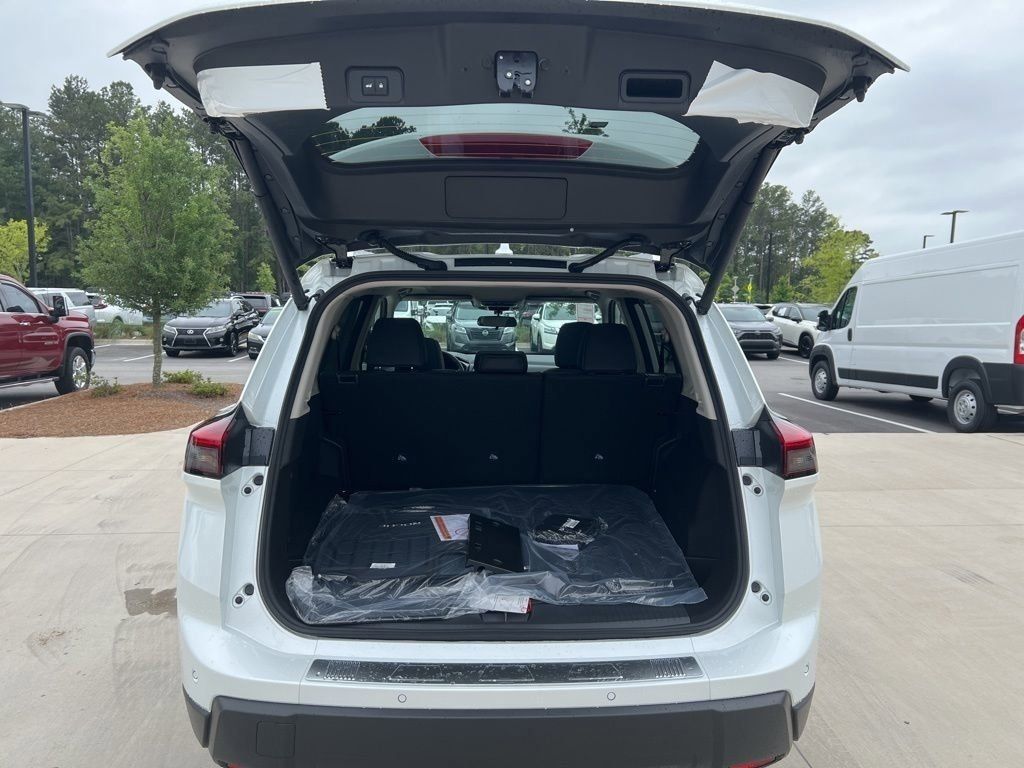 2025 Everest White Pearl Nissan Rogue SV FWD SUV