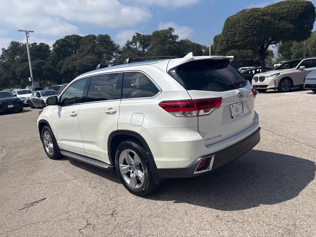 Thumbnail: 2019 Toyota Highlander - 3