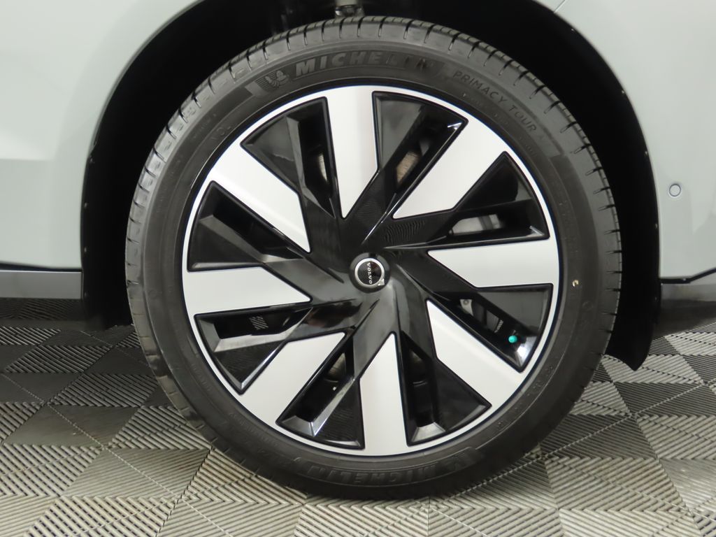 2025 Volvo EX90  32
