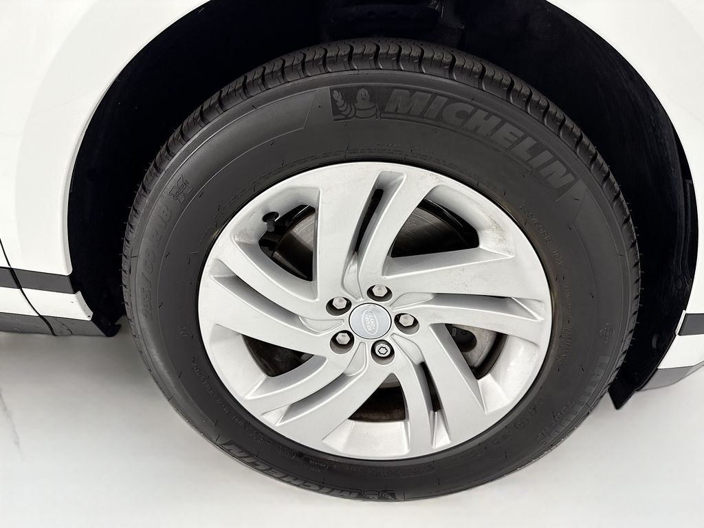 Thumbnail: 2023 Land Rover Range Rover Evoque - 31