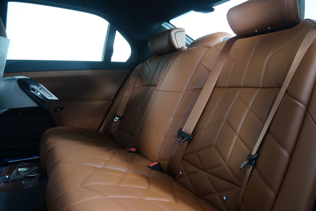 Thumbnail: 2026 BMW 7 Series - 16