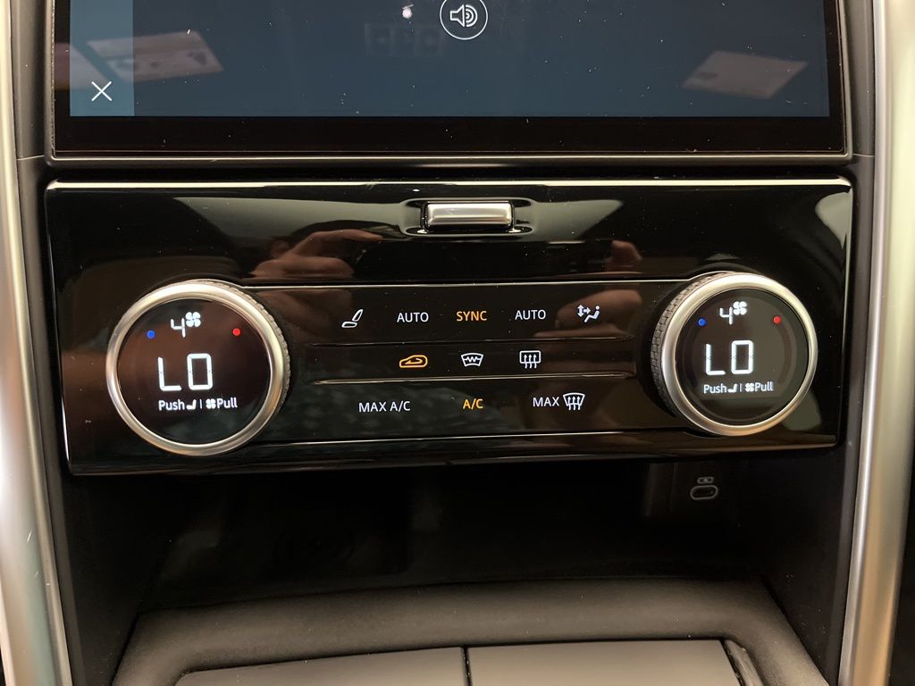 Thumbnail: 2023 Land Rover Discovery - 19