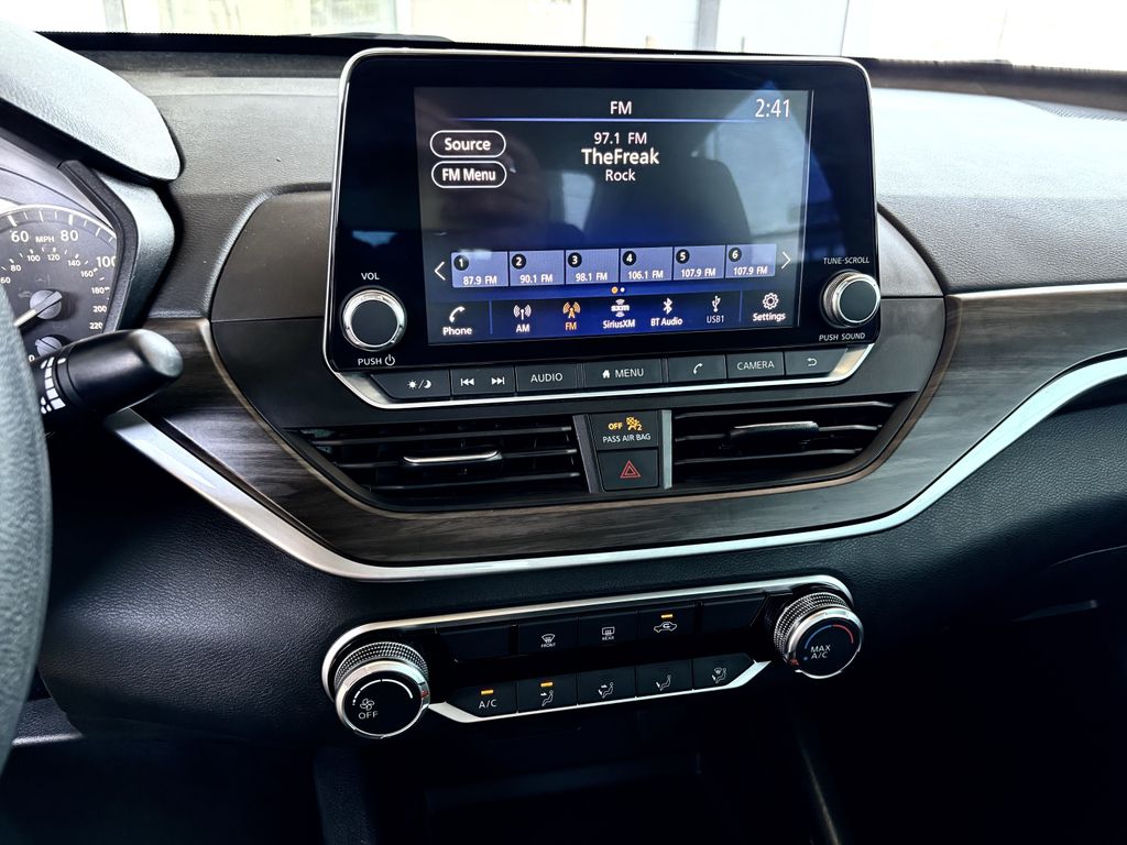 Used 2024 Nissan Altima Sedan