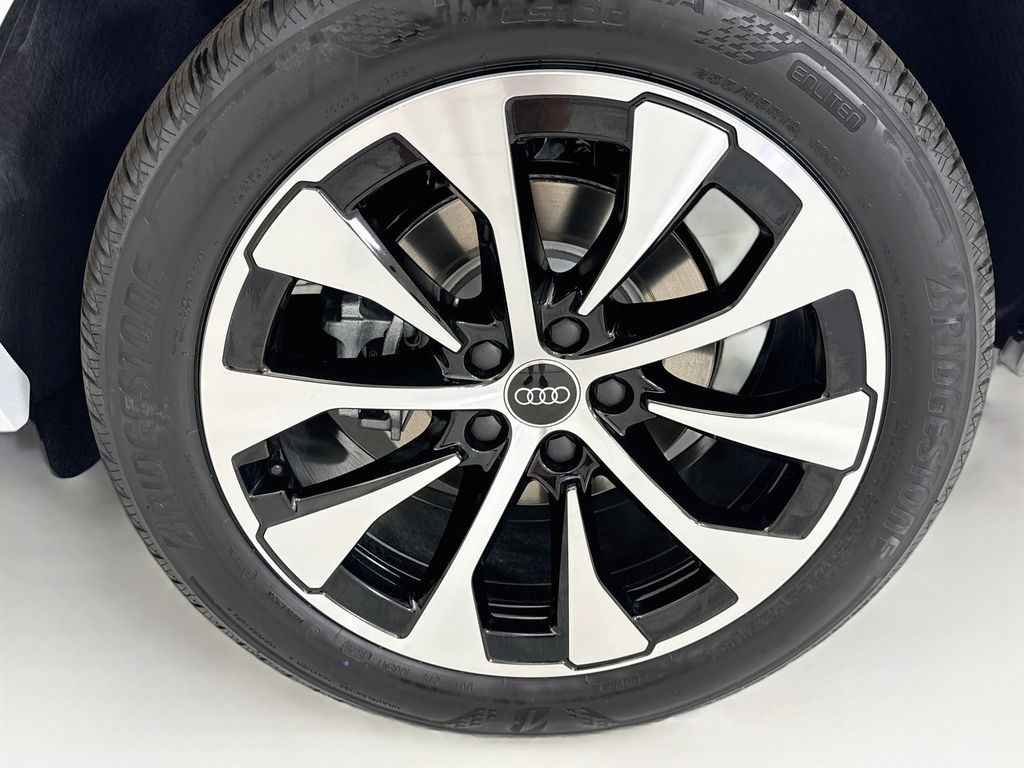 Thumbnail: 2026 Audi Q3 - 30