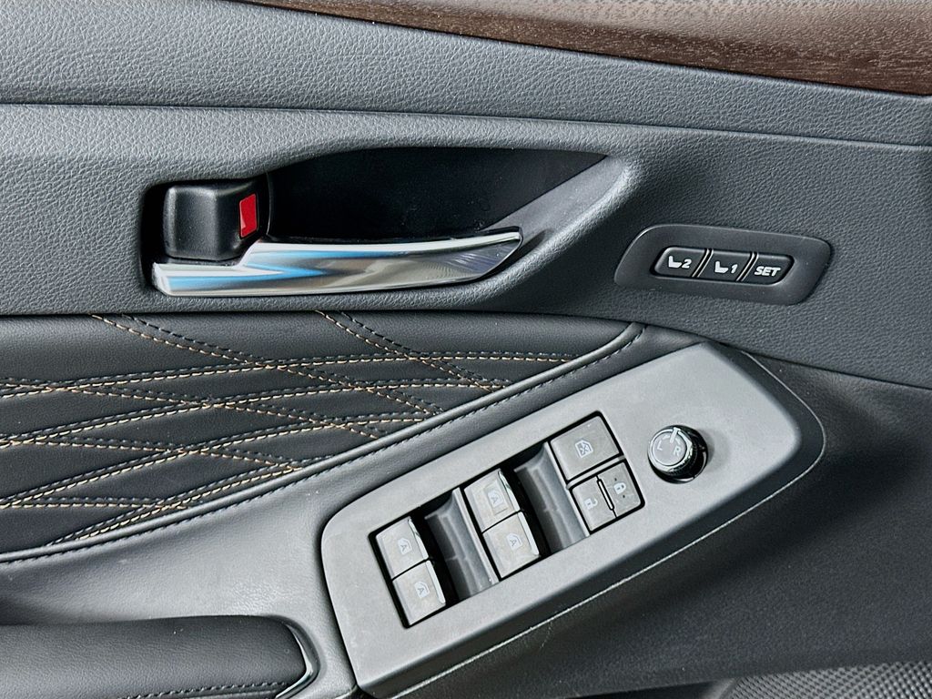 Thumbnail: 2021 Toyota Avalon - 18