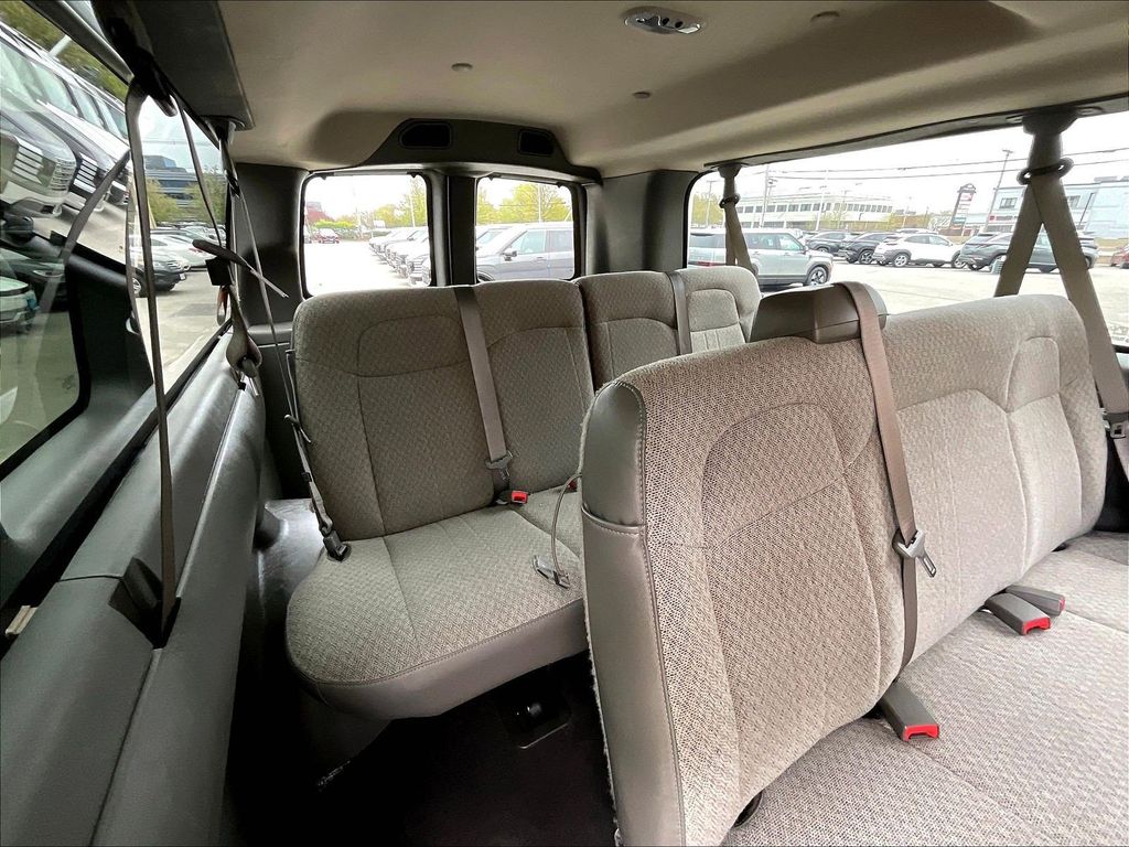 2025 Chevrolet Express 3500 — photo 16