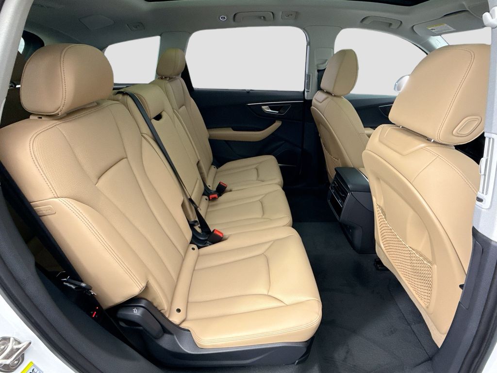 Thumbnail: 2026 Audi Q7 - 22