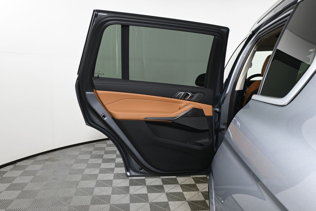 Thumbnail: 2026 BMW X7 - 31