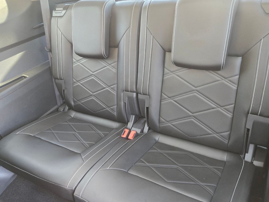 2024 Volkswagen Atlas - $25,700