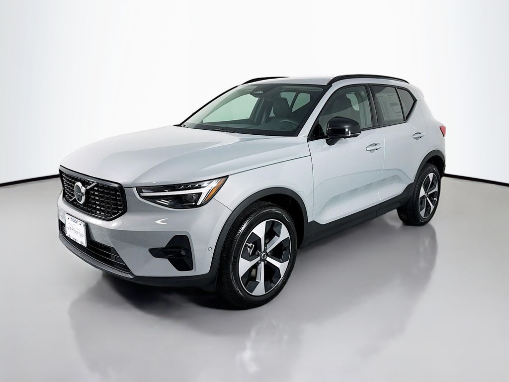 2026 Volvo XC40 B5 Plus AWD