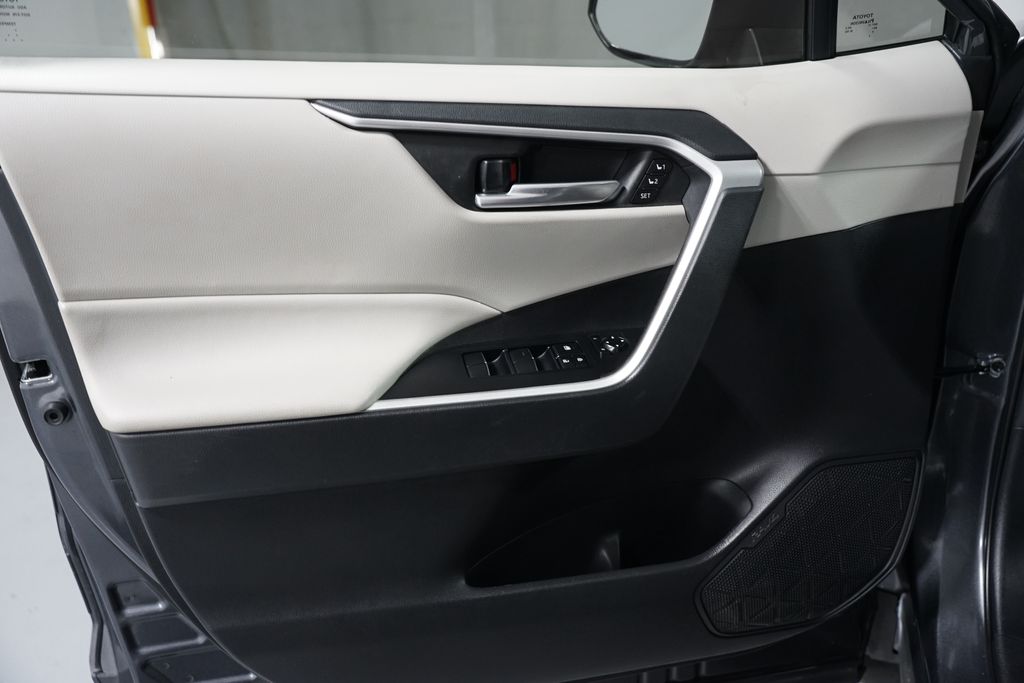 Thumbnail: 2021 Toyota RAV4 - 29