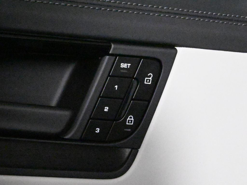 Thumbnail: 2026 Porsche Cayenne - 32