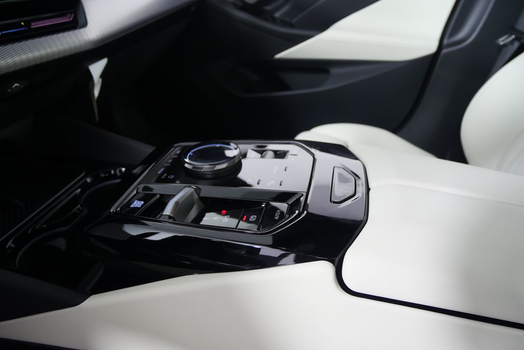Thumbnail: 2026 BMW 5 Series - 22