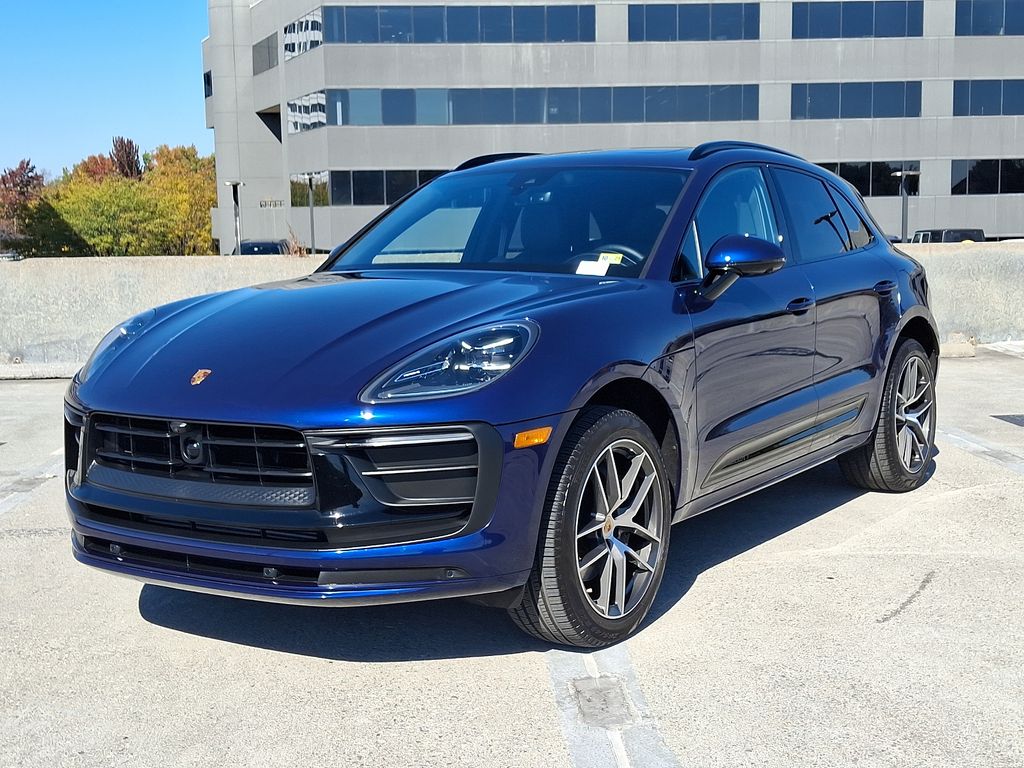 2024 Porsche Macan T -
                Vienna, VA