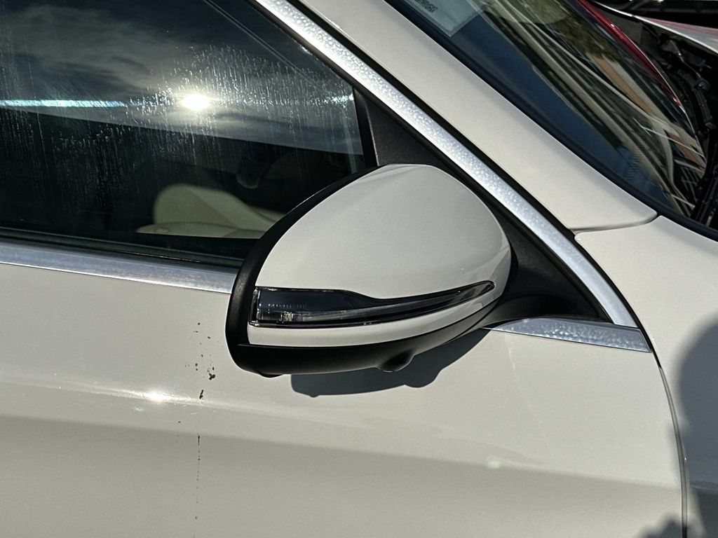 Thumbnail: 2022 Mercedes-Benz GLC - 17