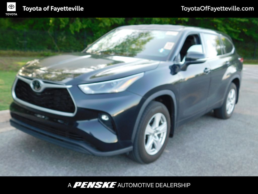2022 Toyota Highlander LE -
                Fayetteville, AR