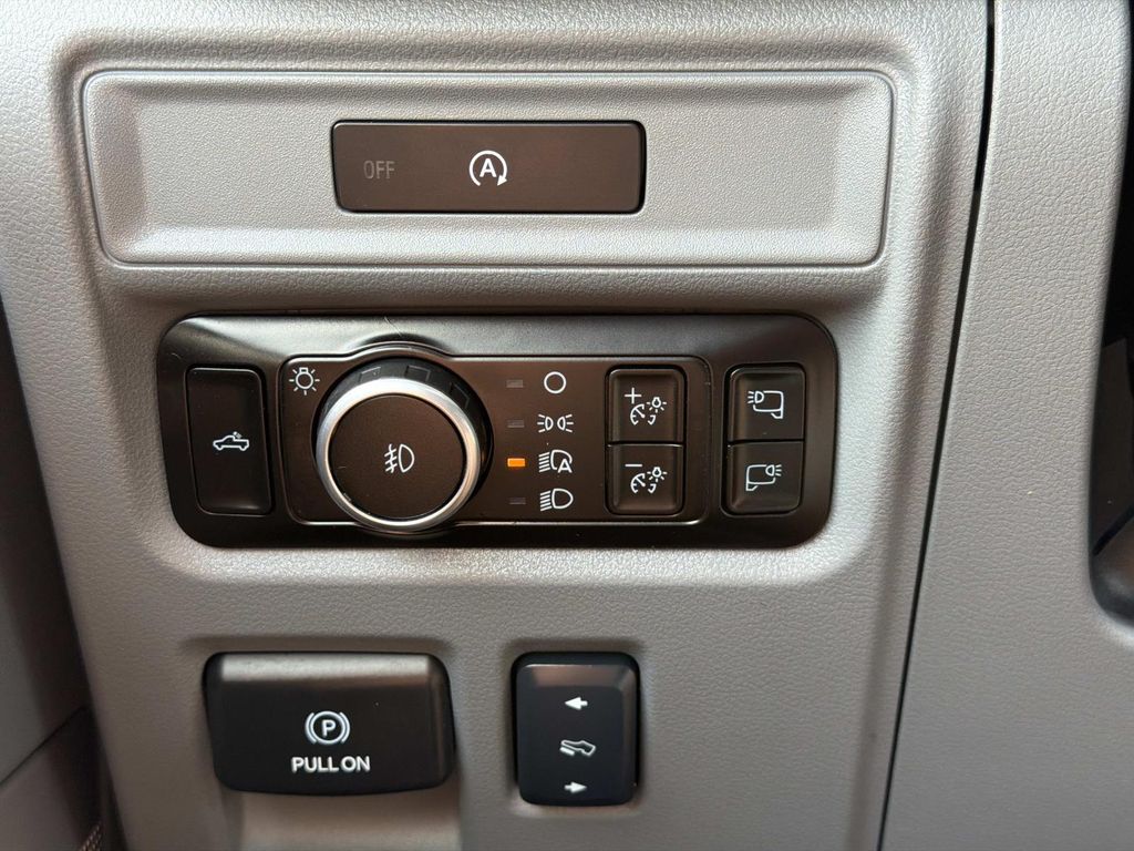 Used 2025 Ford F-150 Lariat 4D SuperCrew