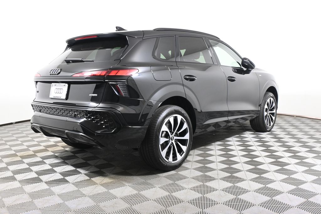 Thumbnail: 2026 Audi Q3 - 7