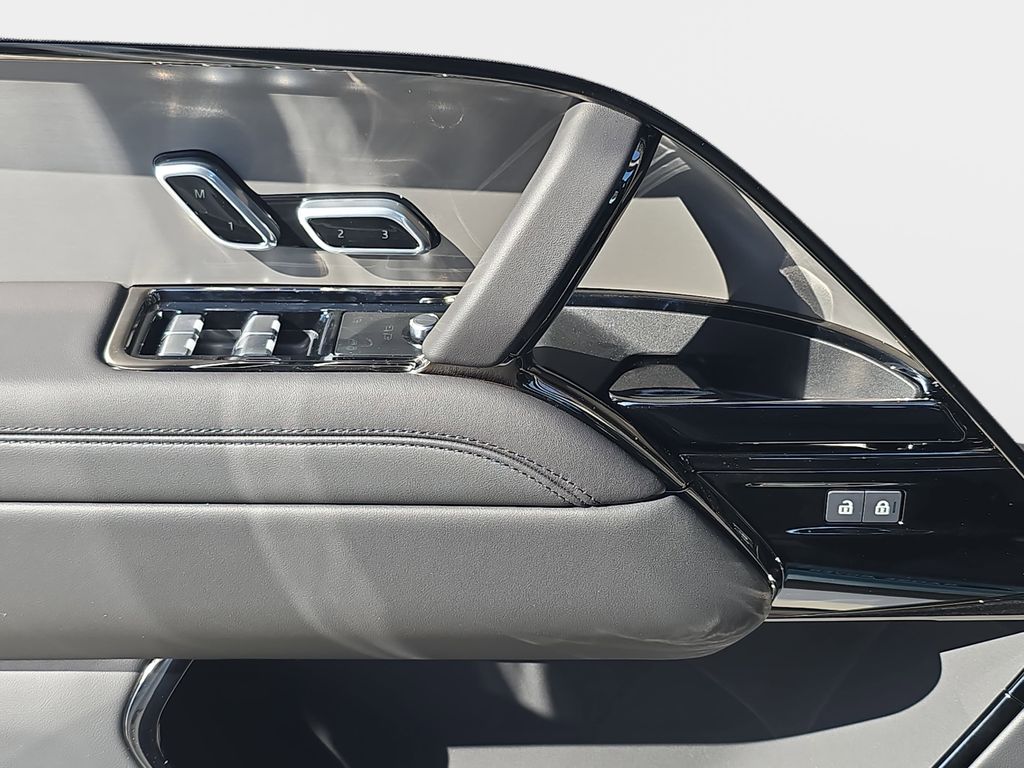 New 2026 White Land Rover Dynamic SE image 29