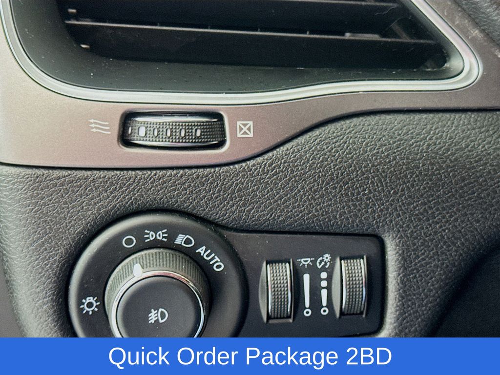 Used Car 2021 Jeep Cherokee  Latitude Plus For Sale Under $20,000 In Austin, Texas