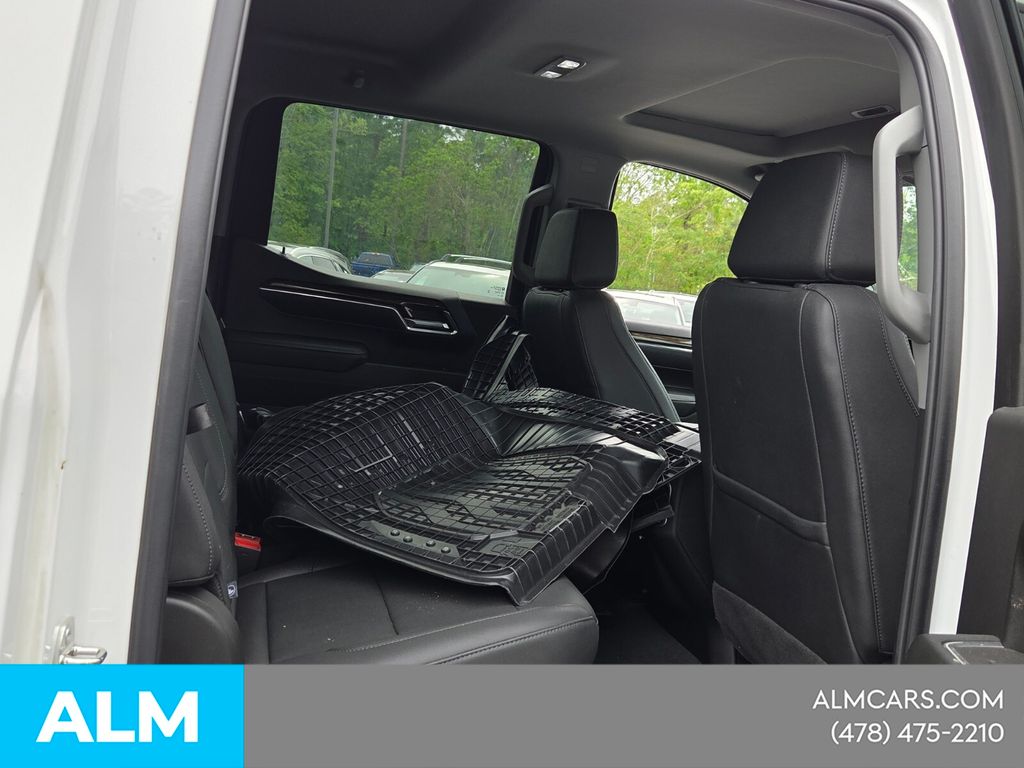 Used 2024 White GMC Elevation image 18
