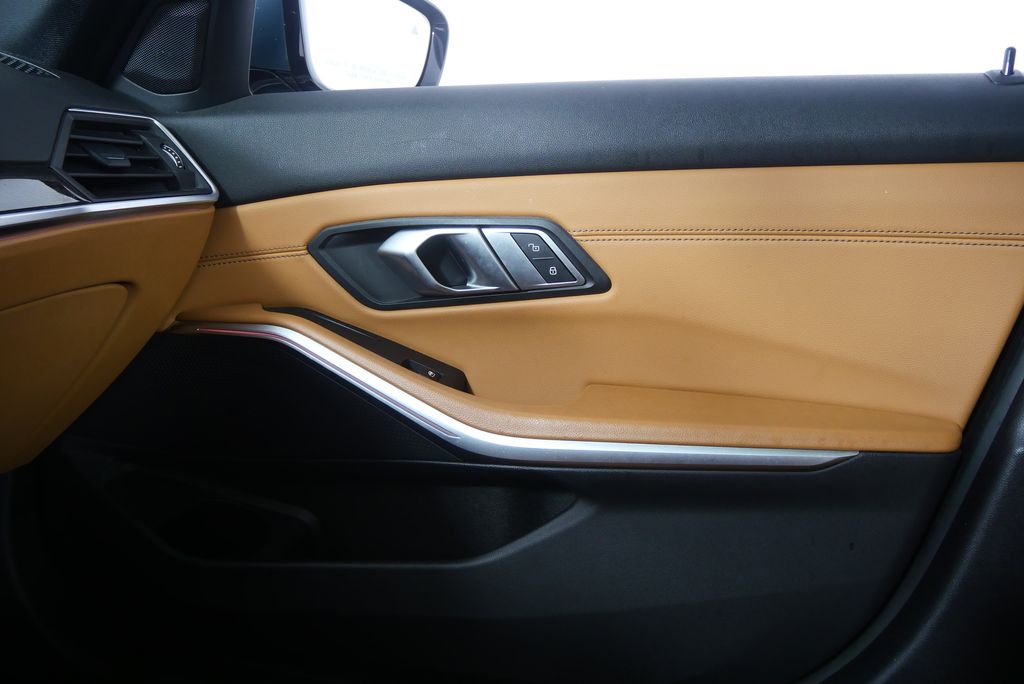 Thumbnail: 2021 BMW 3 Series - 28