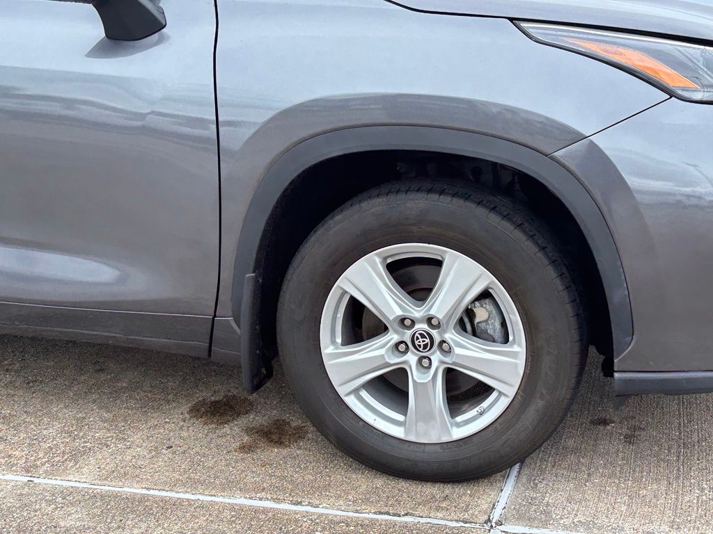 2024 Toyota Highlander LE - 7