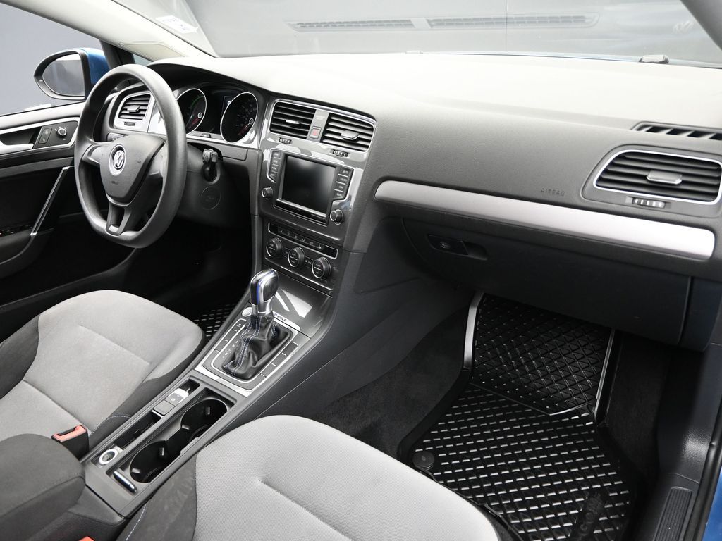 2016 Volkswagen e-Golf SE