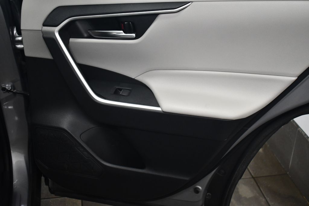 Thumbnail: 2021 Toyota RAV4 - 30