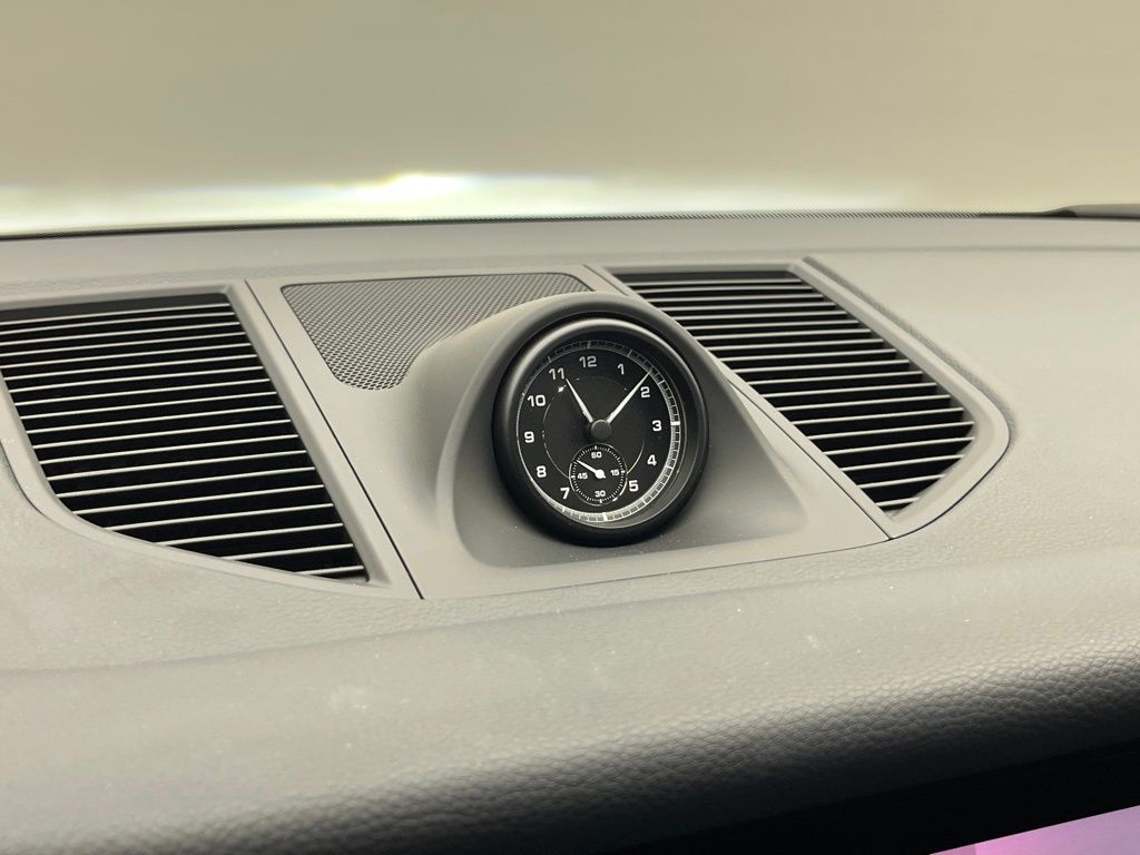 Thumbnail: 2024 Porsche Macan - 22